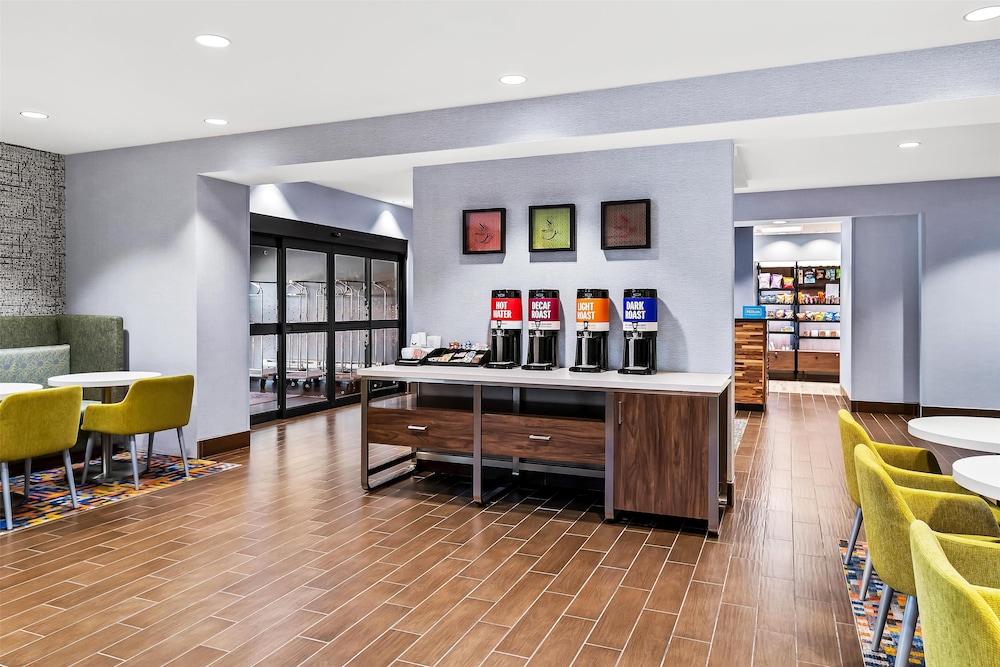Hampton Inn Omaha West Dodge Road - photo 27