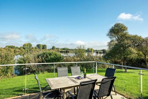 Lakeside family friendly property CW99 in Gloucester, United Kingdom