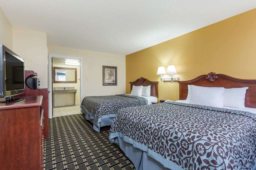 Days Inn & Suites by Wyndham Warner Robins Near Robins AFB - photo 13