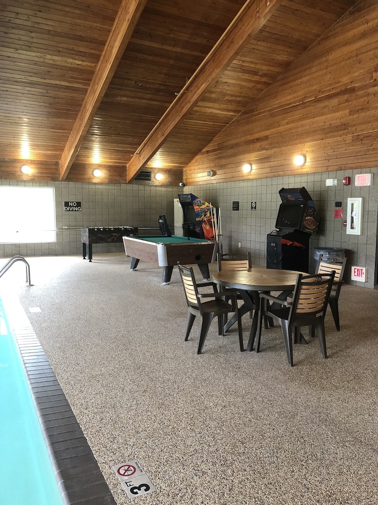 Boarders Inn & Suites by Cobblestone Hotels Fayette - photo 35