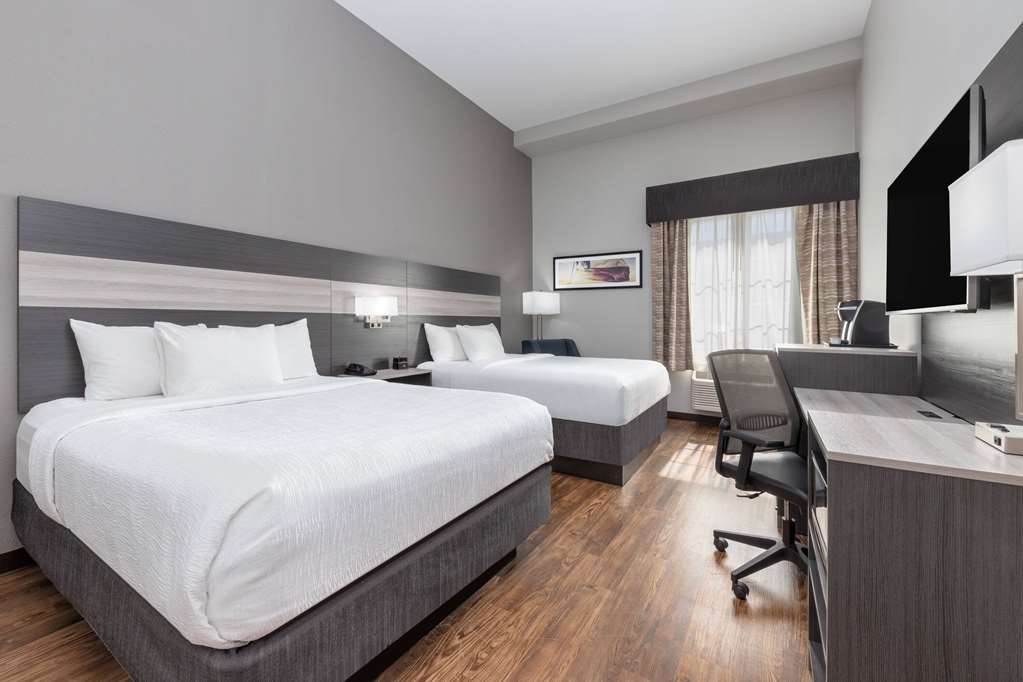 La Quinta Inn & Suites by Wyndham Allen at The Village - photo 12