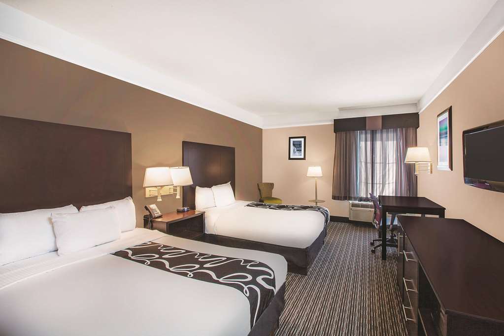 La Quinta Inn & Suites by Wyndham Beaumont West - photo 23