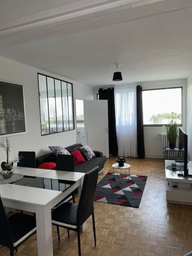 Charmant T2 a Maisons Alfort Tout Meuble Neuf — hotel in Maisons-Alfort
