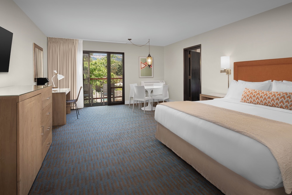 Ashland Hills Hotel & Suites - photo 22