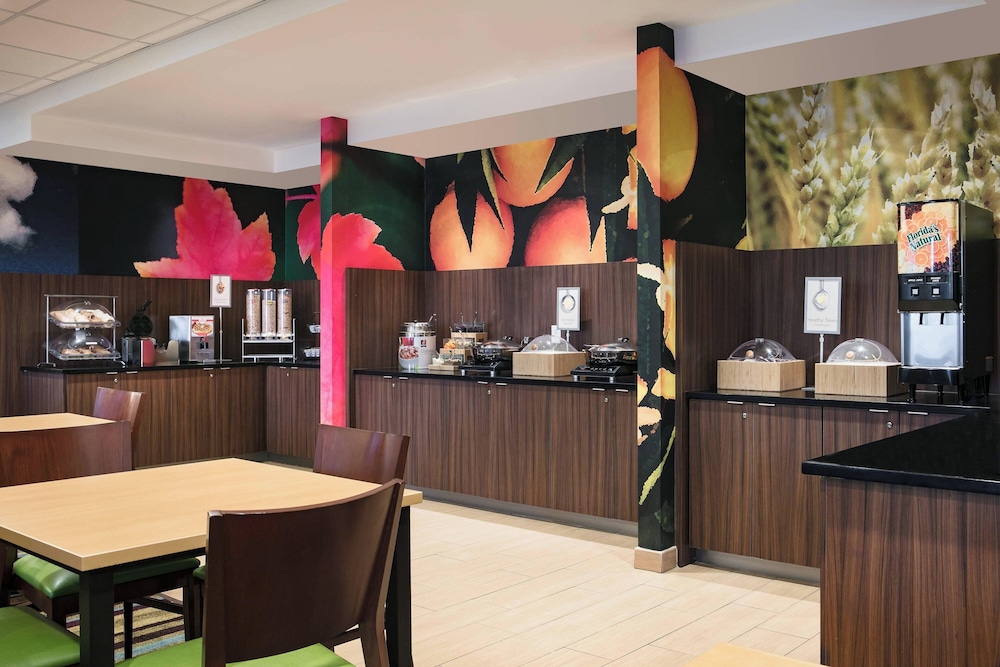 Fairfield Inn by Marriott Manhattan - photo 19