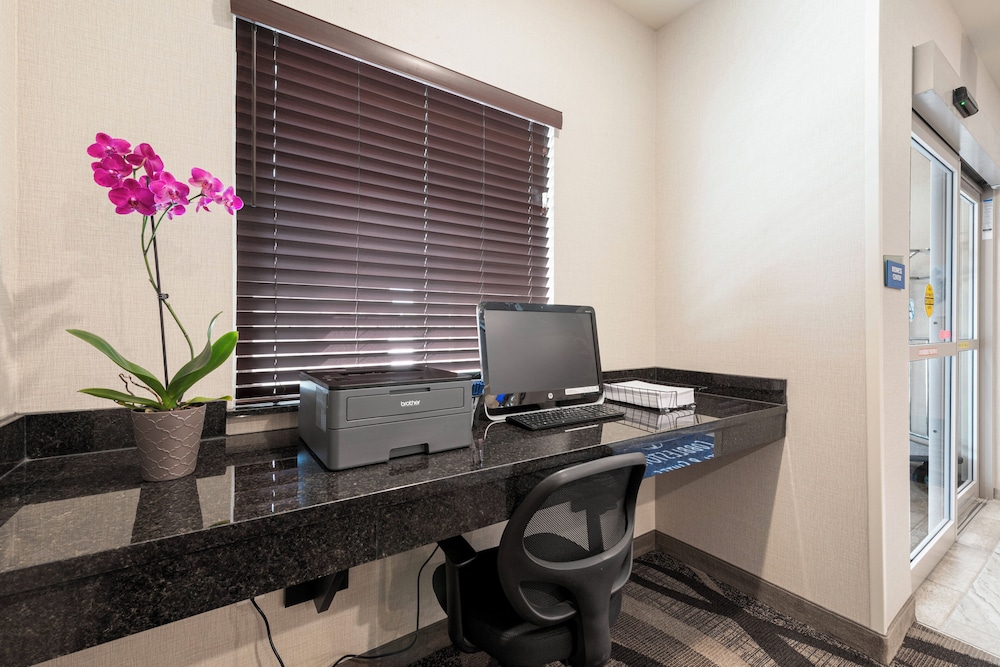 Cobblestone Hotel & Suites Urbana - photo 53