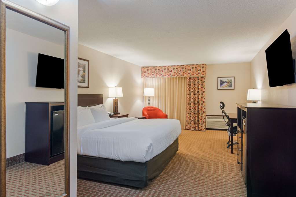 Clarion Hotel Convention Center - photo 25