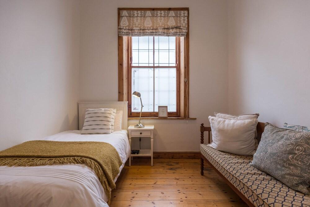 Sydney Green Point Villa — 4-Star Luxury Hotel in Cape Town, South Africa