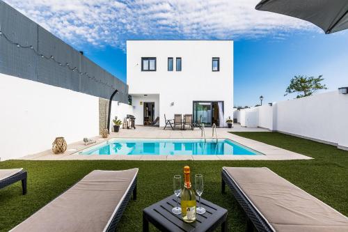 Ocean House Torre del Mar — 4-Star Luxury Hotel in Torre Del Mar, Spain