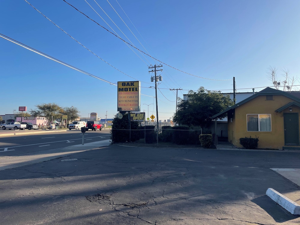 Oak Motel Modesto CA in Modesto, United States