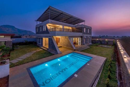 STONE Mansion by Phoenix Stays Igatpuri in Igatpuri, India