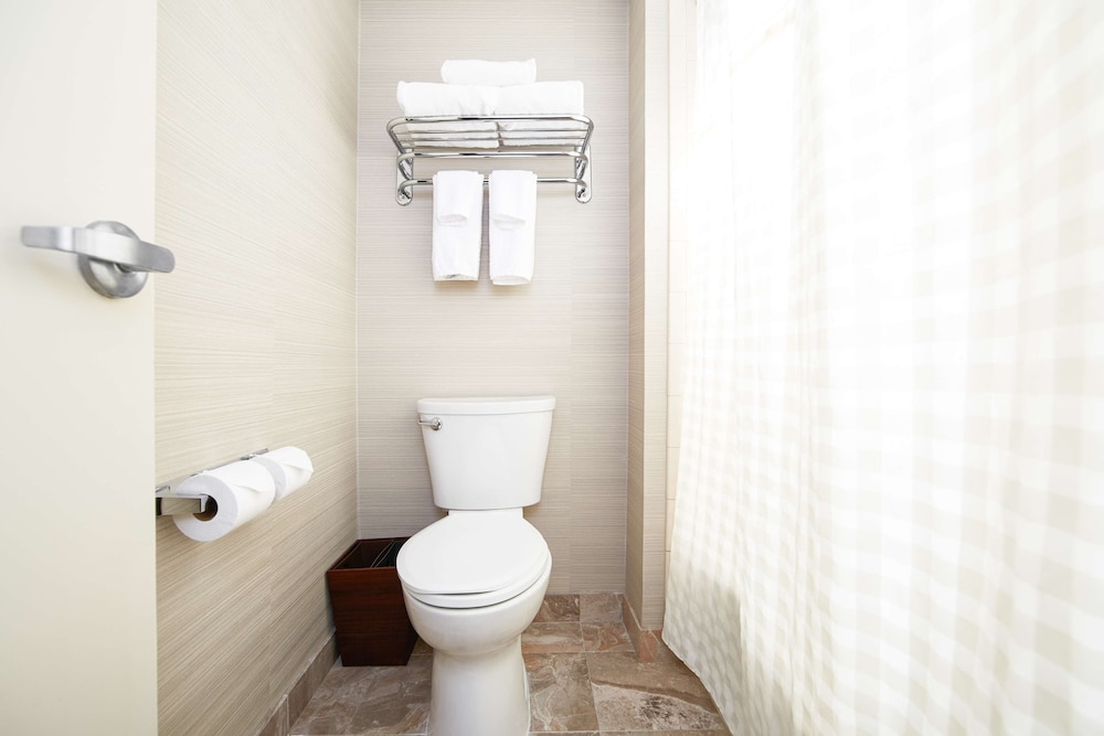 DoubleTree Suites by Hilton Hotel Cincinnati Blue Ash - photo 31