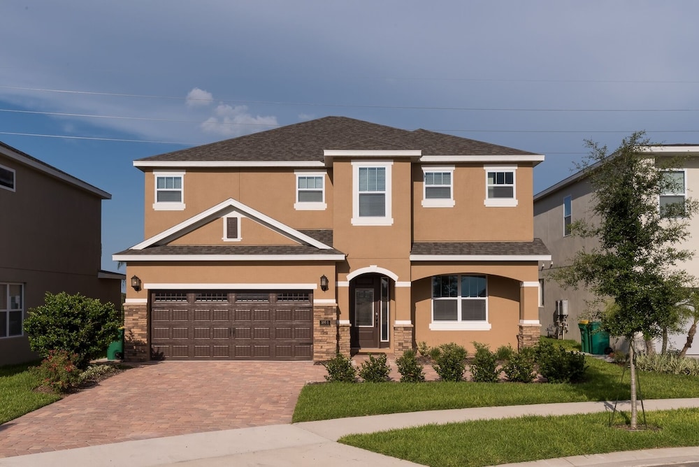 Luxury Disney Dreams Pool Spa Game Room 6 Bedroom Home by RedAwning — 4-Star Luxury Hotel in Kissimmee, United States