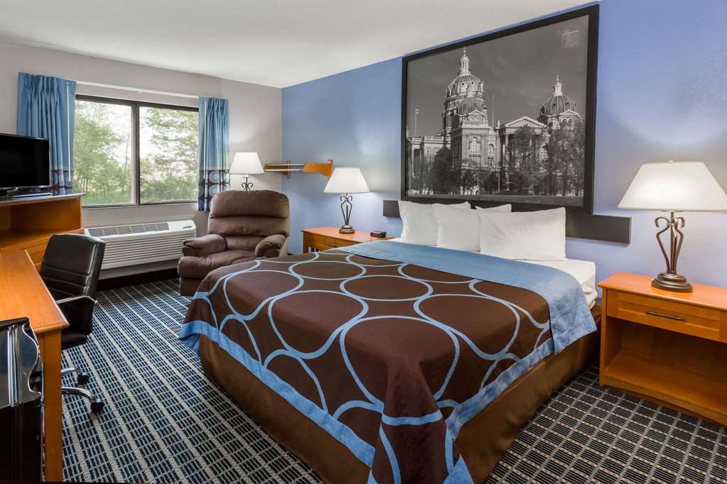 Super 8 by Wyndham Iowa City Coralville - photo 9