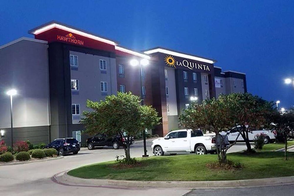La Quinta Inn & Suites By Wyndham Ardmore - photo 26