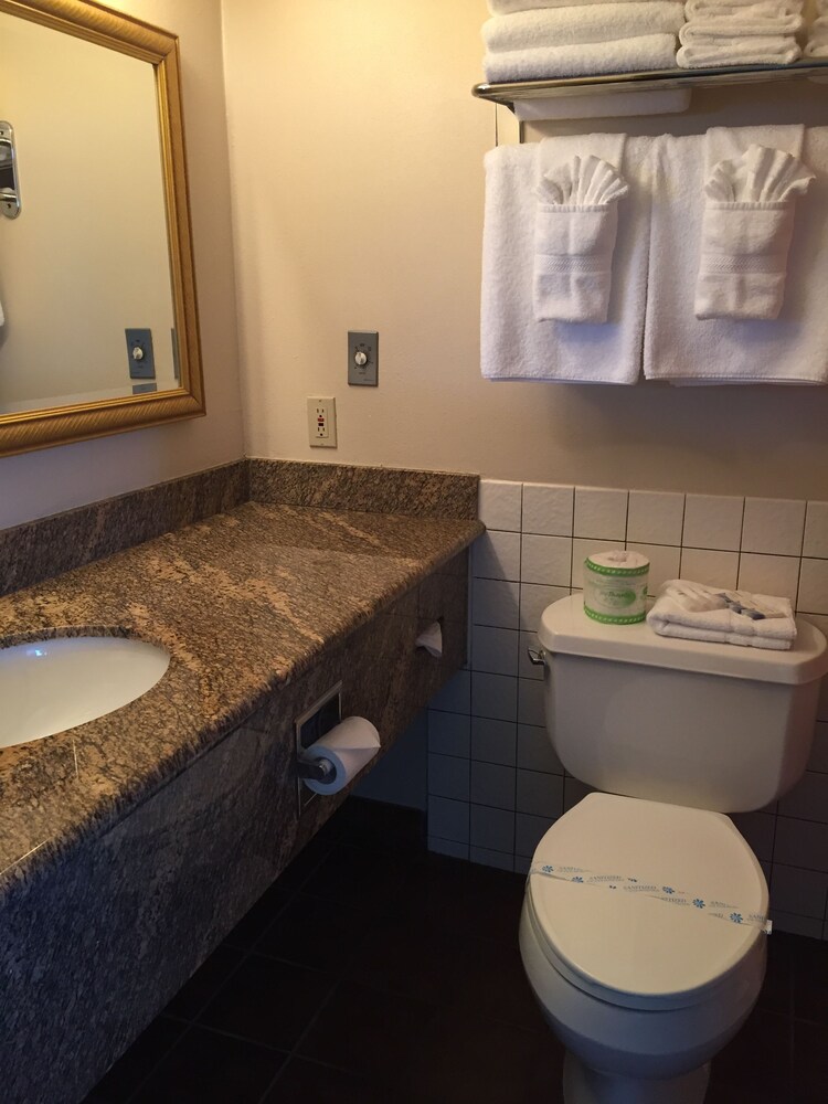 Port Angeles Inn - photo 18