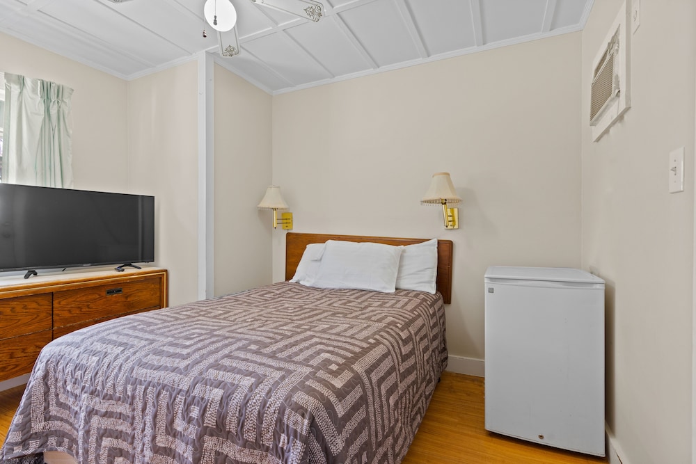 Beach Motel & Suites - photo 19