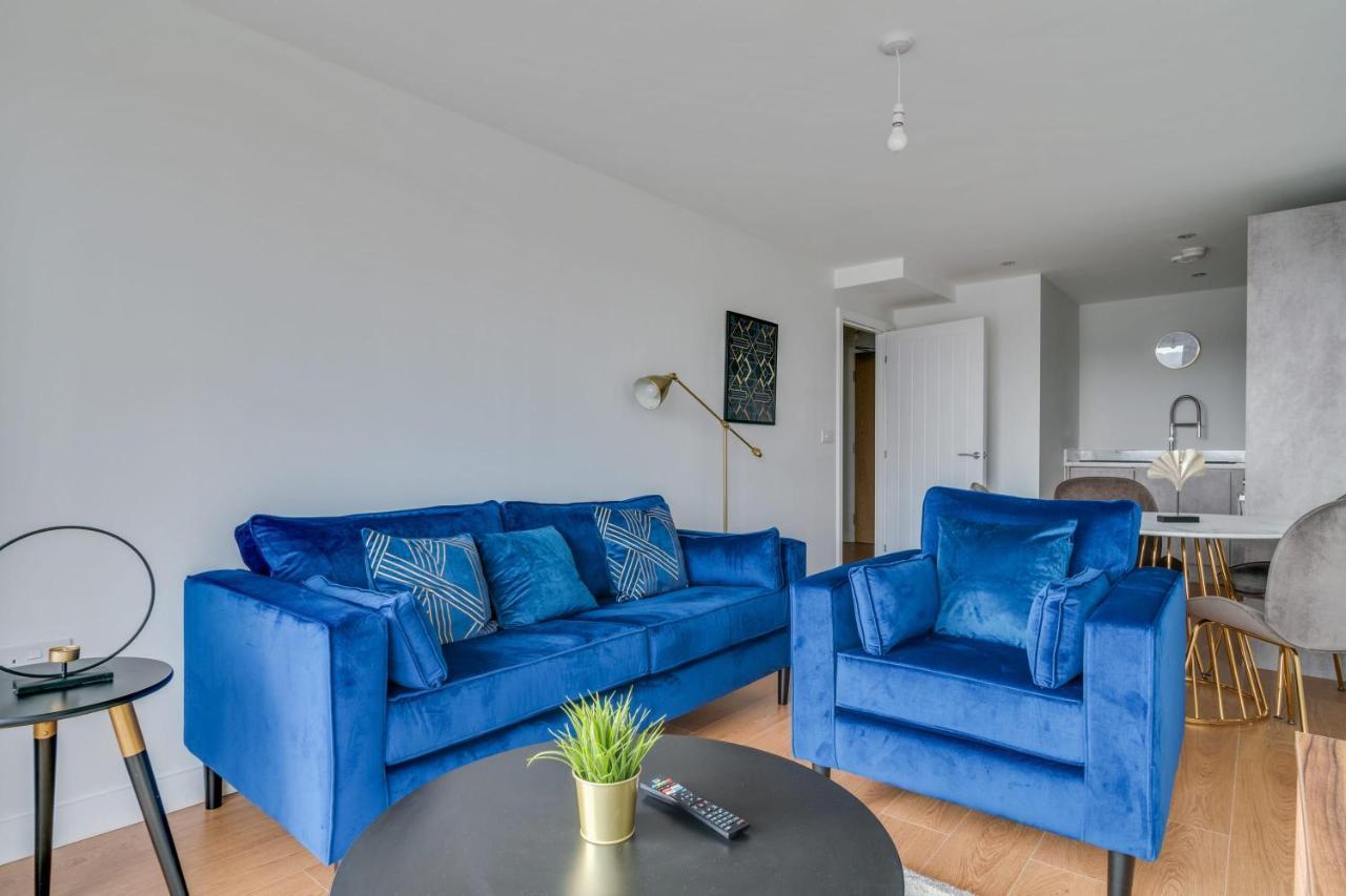 Lovely Riverside 2 Bed Apartment — 4-Star Luxury Hotel in Leeds, United Kingdom