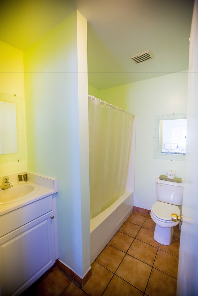 Leucadia Beach Inn - photo 44