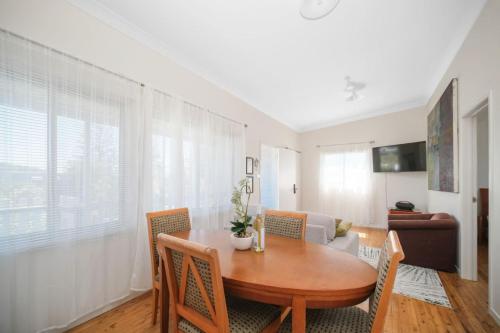 Manning Point Heights Upstairs — 4-Star Luxury Hotel in Harrington, Australia