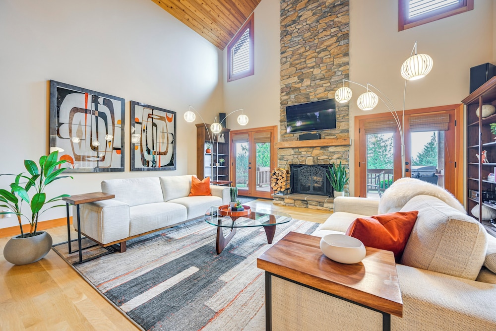 Gorgeous Home W Mt Rainier Views 4 Mi To Poulsbo 21239992 — Poulsbo