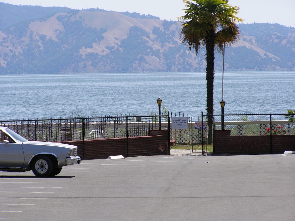 Anchorage Inn Lakeport - photo 20