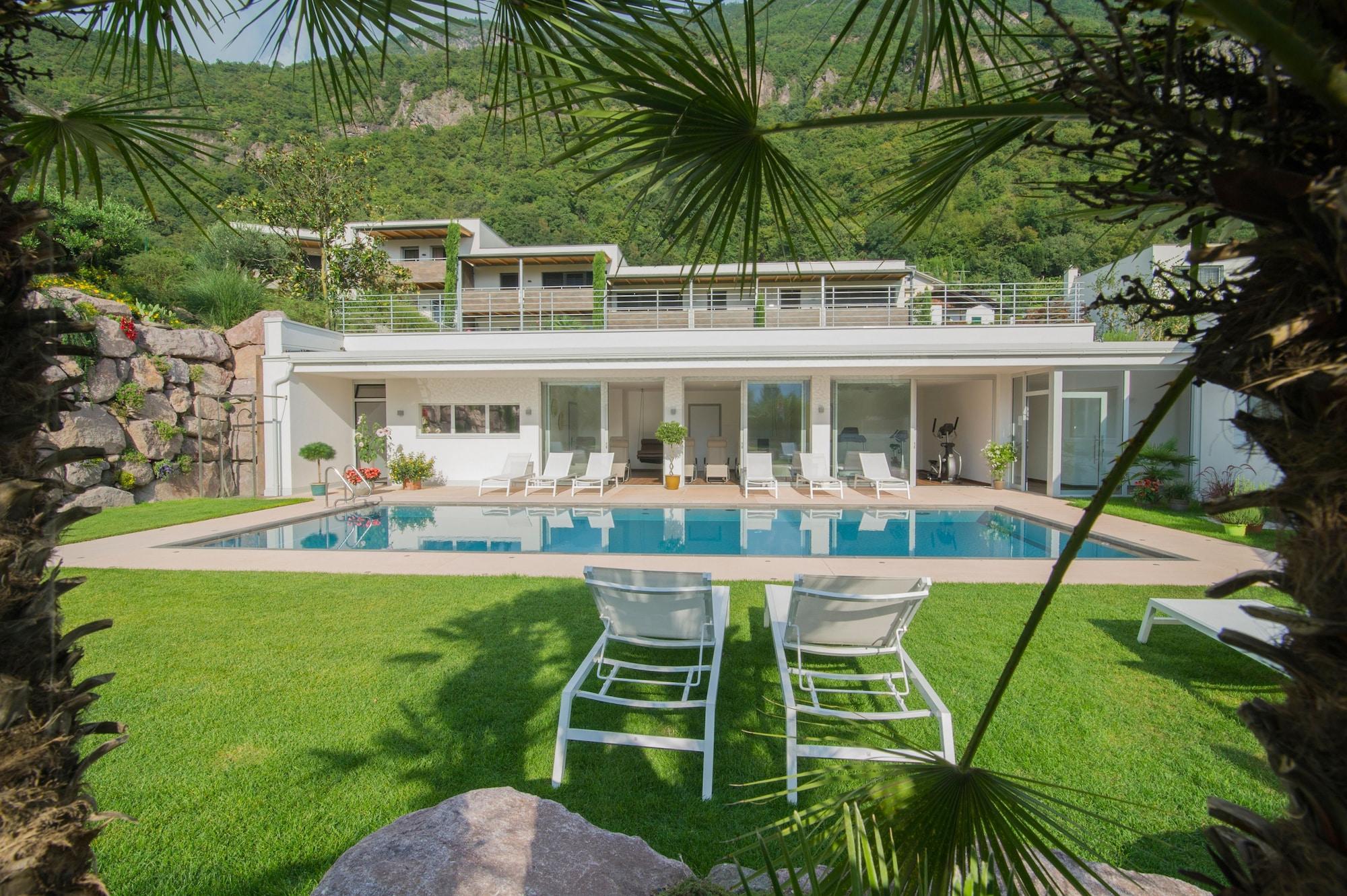 Hidalgo Suites & Restaurant in Postal, Italy