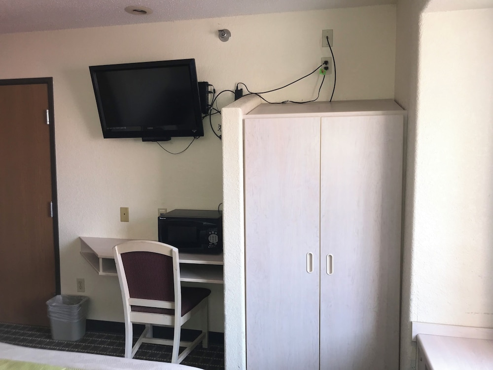 Chadron Inn & Suites - photo 4