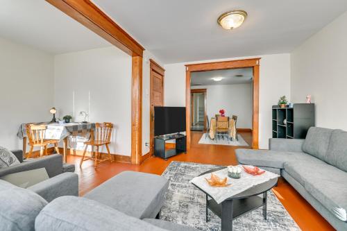 Walk to Washington Park: Remote Work ready Apt