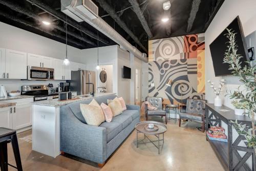 New Studio with 2 beds 7 mins to DT — 4-Star Luxury Hotel in Nashville, United States