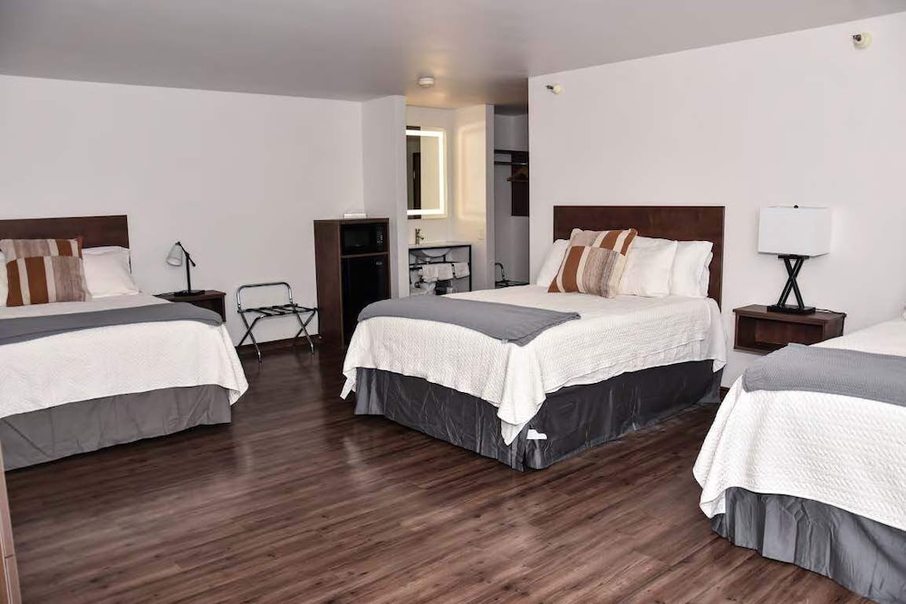 Eagle Peak Lodge & Cabins - photo 4