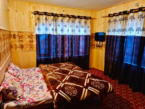 Green Street — Pahlgam — photo 3