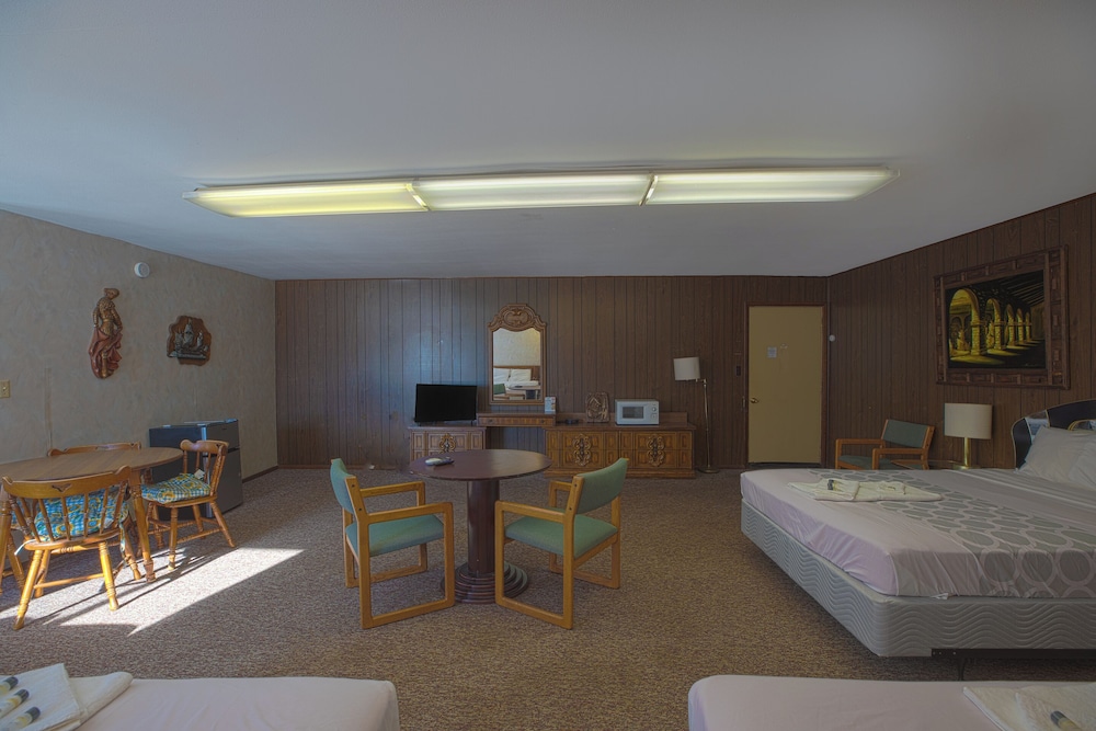 Love Hotels Tomahawk by OYO at Lake Mohawksin WI - photo 8