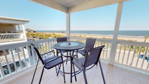 Dolphin Watch 11 by Tybee Vacation Rentals — 4-Star Luxury Hotel in Tybee Island, United States