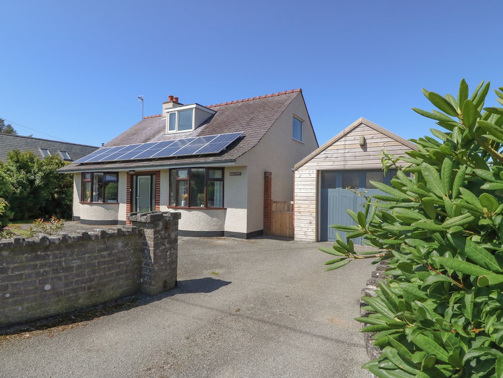 Awelfryn - carbon neutral hotel in Holyhead