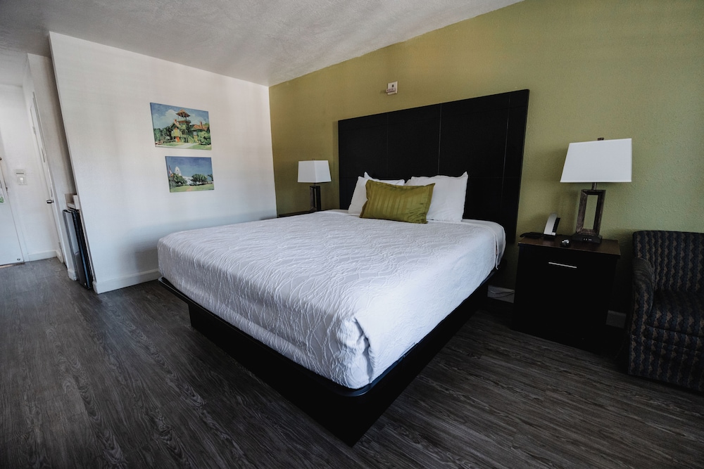 Old Town Western Inn & Suites - photo 7
