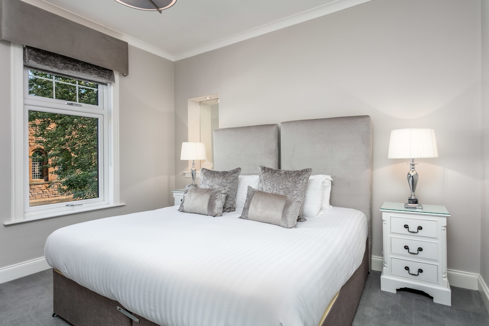 The Alexander Donnini Deluxe — 4-Star Luxury Hotel in Prestwick, United Kingdom