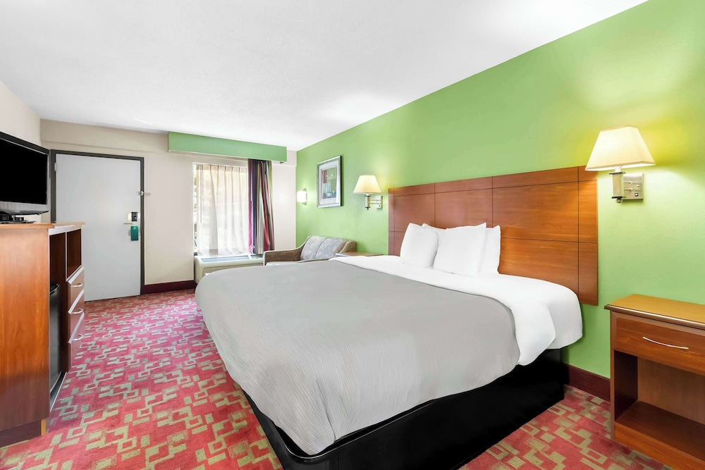 Quality Inn Selma Smithfield - photo 10