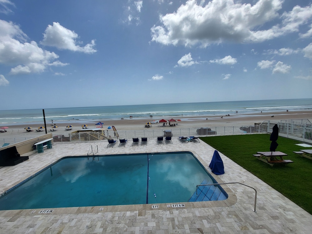 Beachside Hotel - photo 51