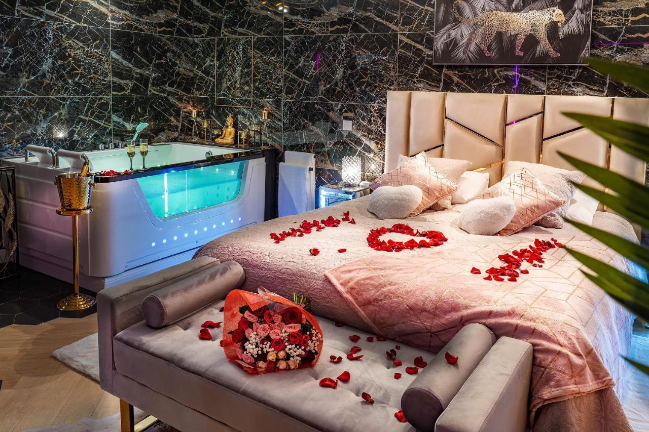 Magnifique Loft SPA En Face de la Cathedrale in Narbonne, France