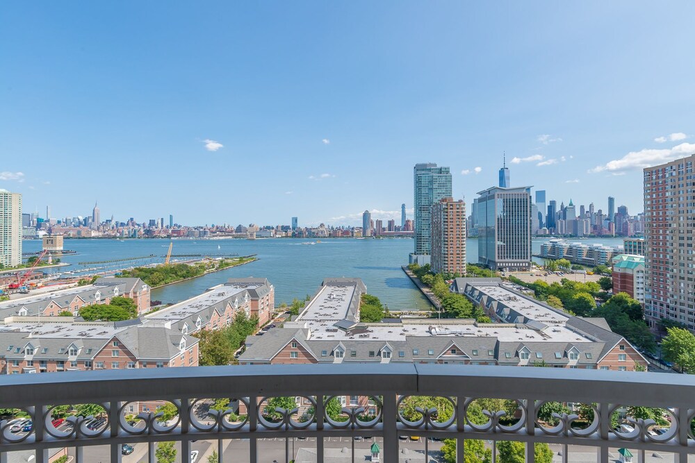 Home Away Apartments At Washington Blvd. — 4-Star Luxury Hotel in Jersey City, United States