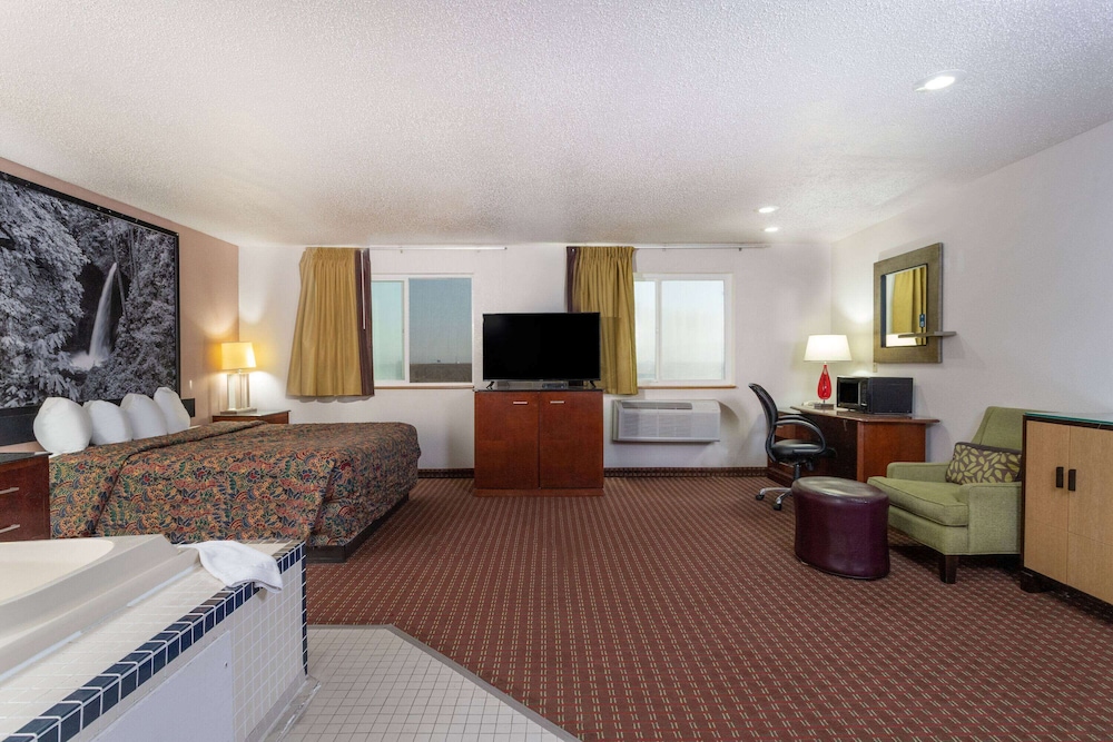 Super 8 by Wyndham Pendleton - photo 35