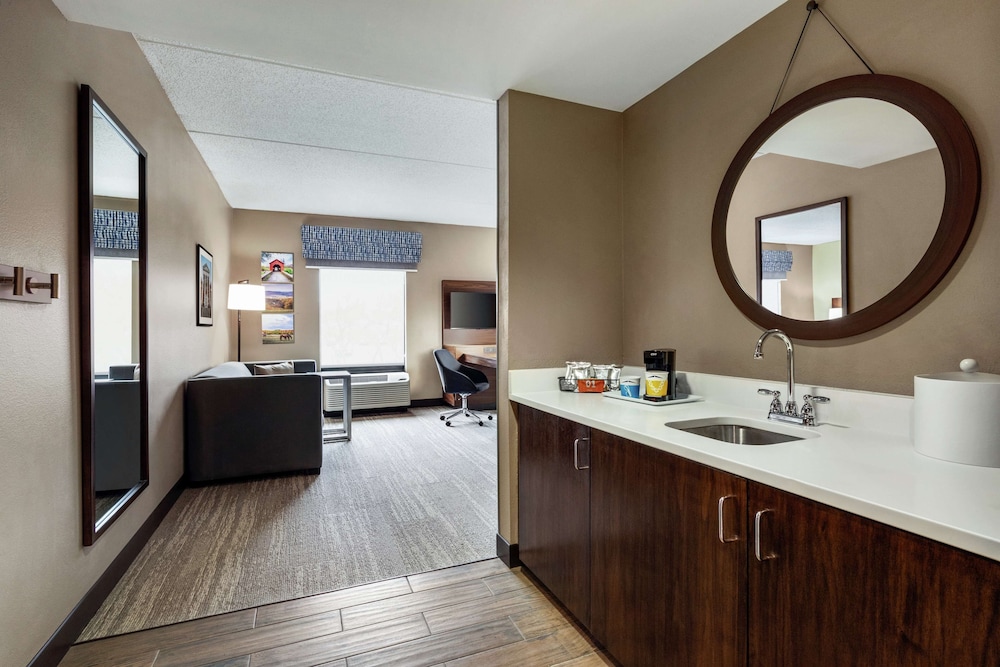 Hampton Inn & Suites Frederick Fort Detrick - photo 27