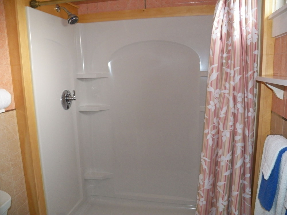 Coast Village Inn & Cottages - photo 29