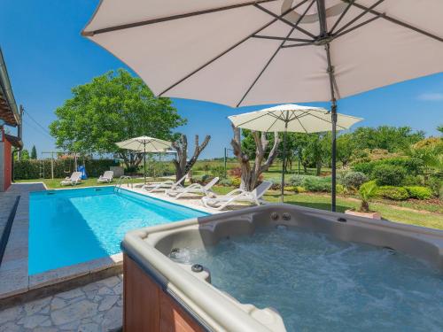 Holiday Home Villa Renzo by Interhome — 4-Star Luxury Hotel in Umag, Croatia