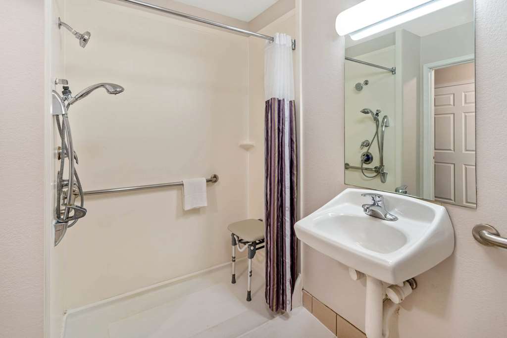 La Quinta Inn and Suites Fort Myers I 75 - photo 13