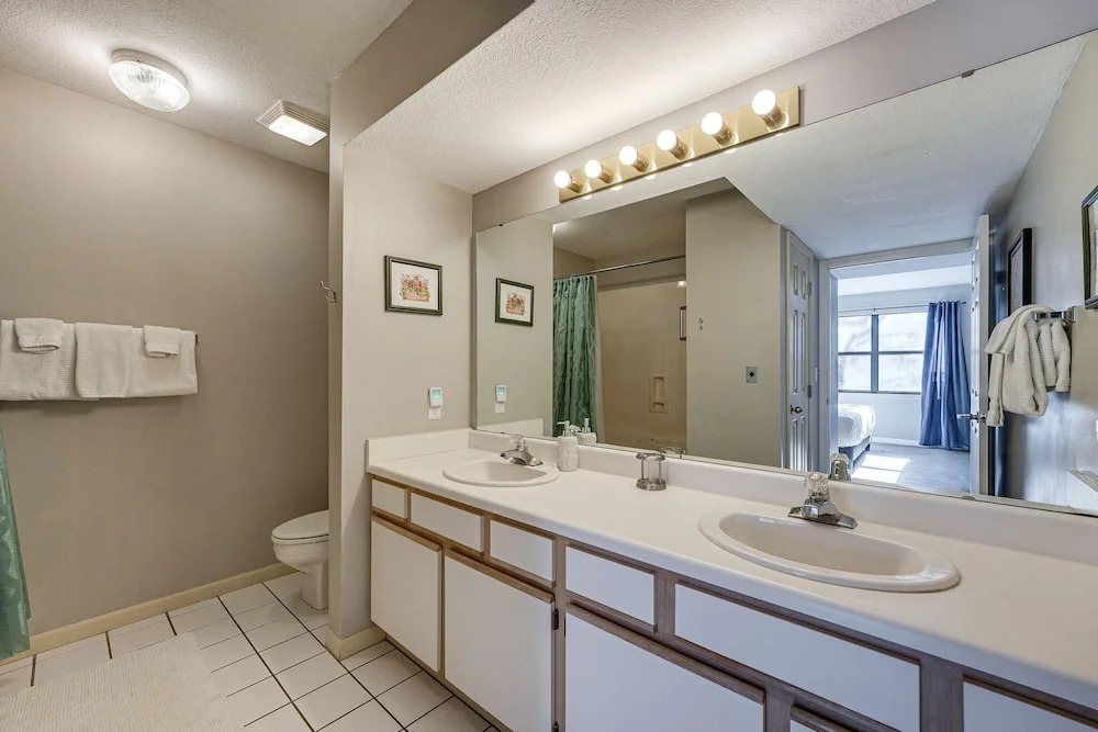 Lakefront Branson Penthouse w Resort Amenities - photo 8