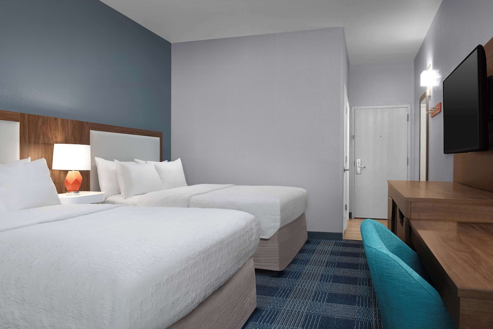 Hampton Inn Russellville - photo 16