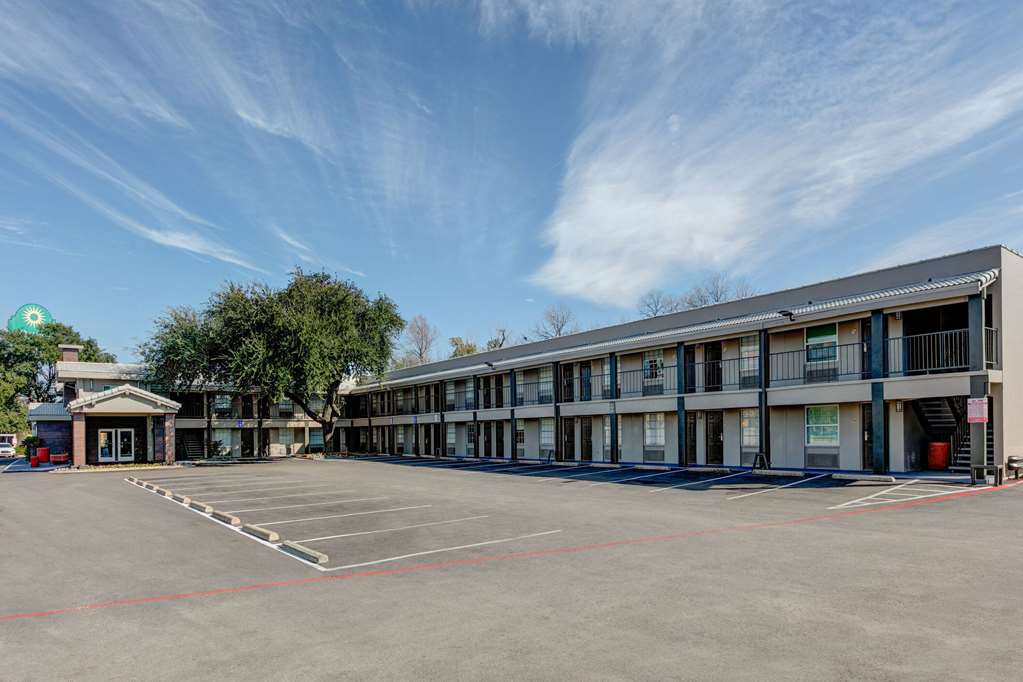 La Quinta Inn by Wyndham Dallas Uptown - photo 9