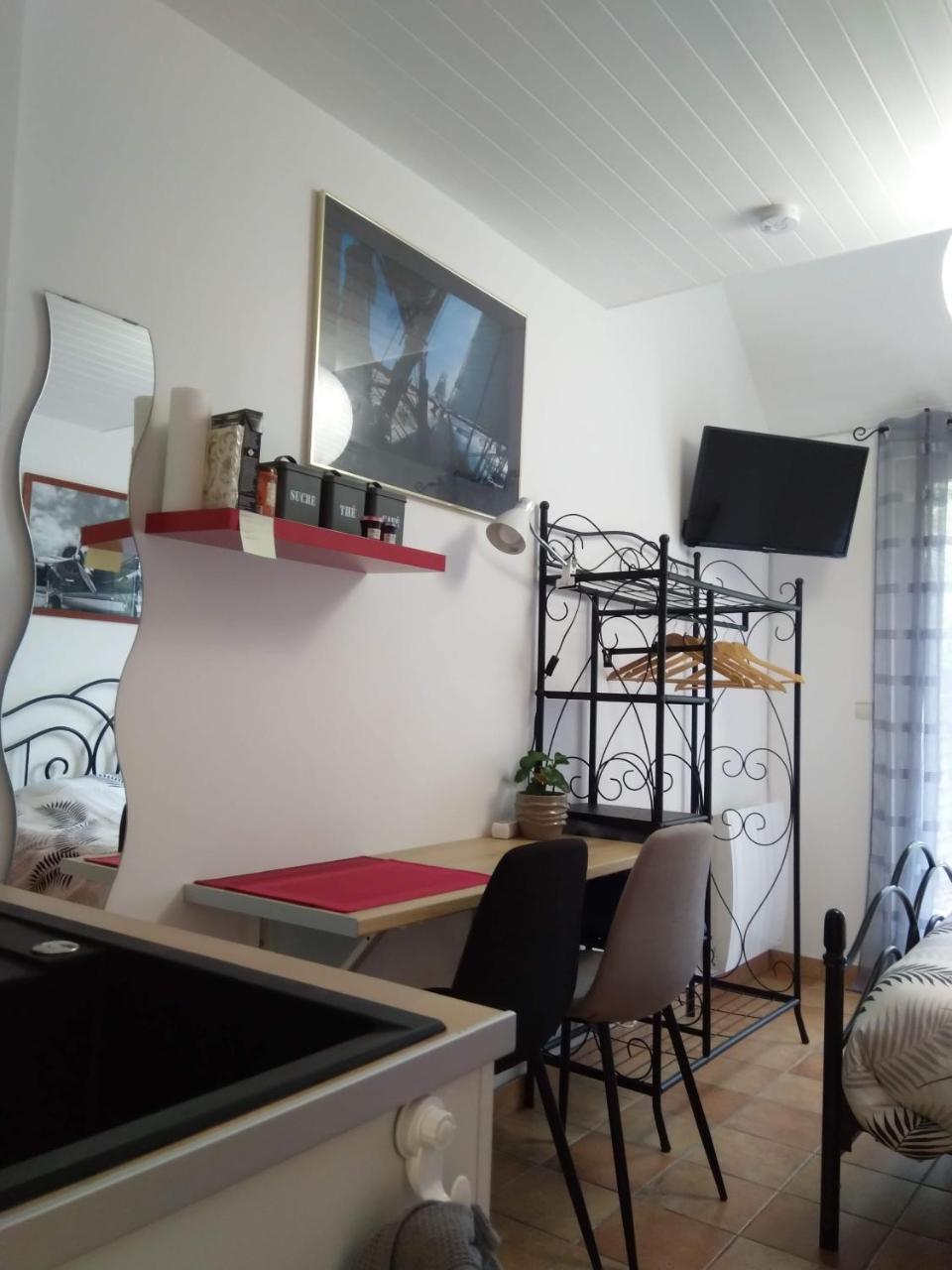 Studio Au Calme Dans Village Tranquille — Sene — photo 5